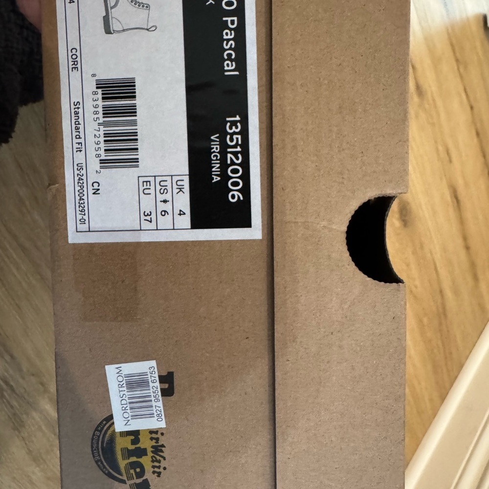 Dr. Martens pascal boots. Brand new in box. Fits woman’s size 7 - Picture 5 of 6